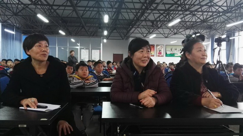 招远西苑学校举办教师主题朗读比赛