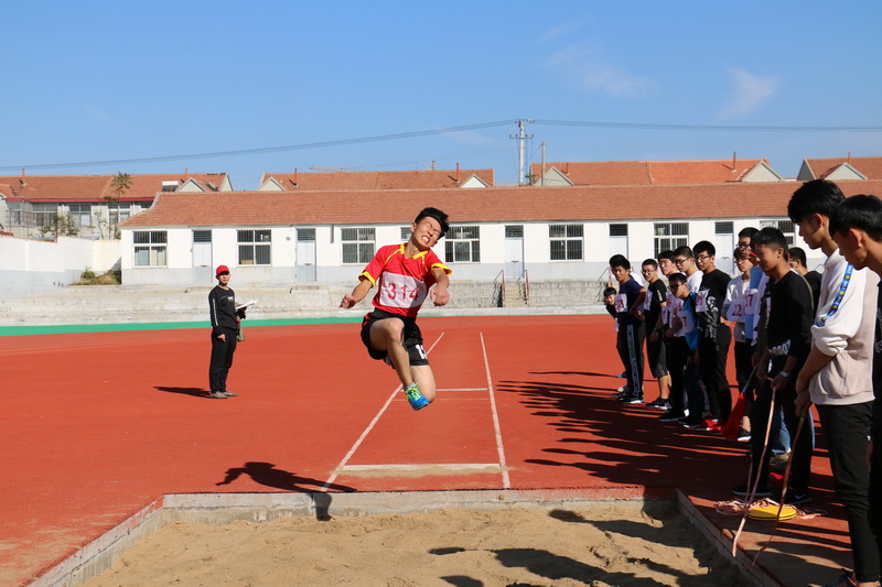 海阳四中隆重举行秋季阳光体育运动会